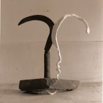 dos à dos, 1991, faucille, béton, plâtre, 39x38x26